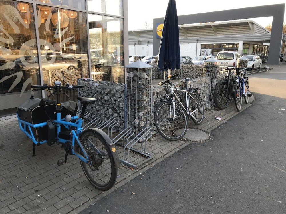 Angelehnte Fahrräder